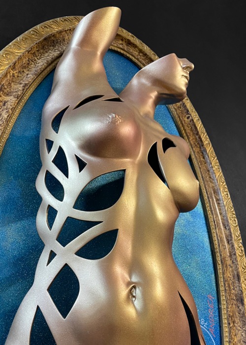 Relief cast of a female body on a mat in a circular frame, akt, socha, odliatok, akty, sochy, odliatky, art for sale, na predaj