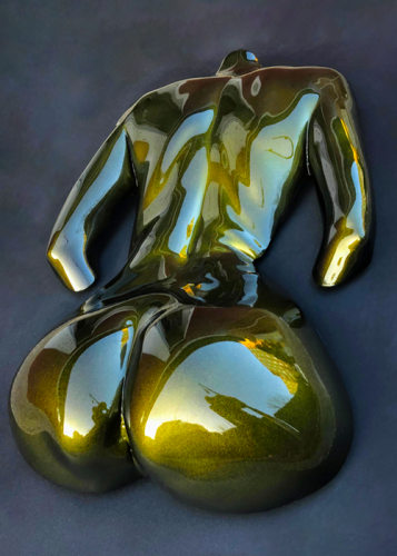 Lynna-A-cast-of-a-female-back-body