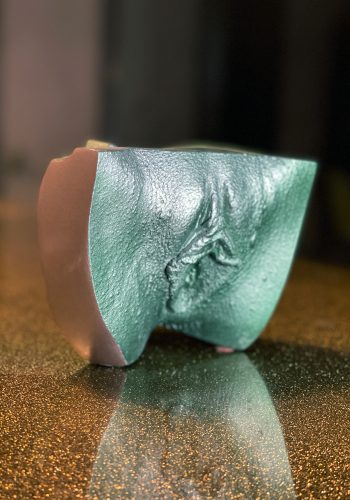 3pičník | 28-25 – erotický popolník, umelecký objekt, odliatok intímnych partií, akryl-epoxid, Body Casting Design / Gibej